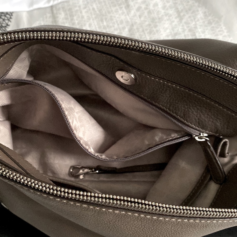 Michael Kors leather shoulder bag - Picture 4 of 11
